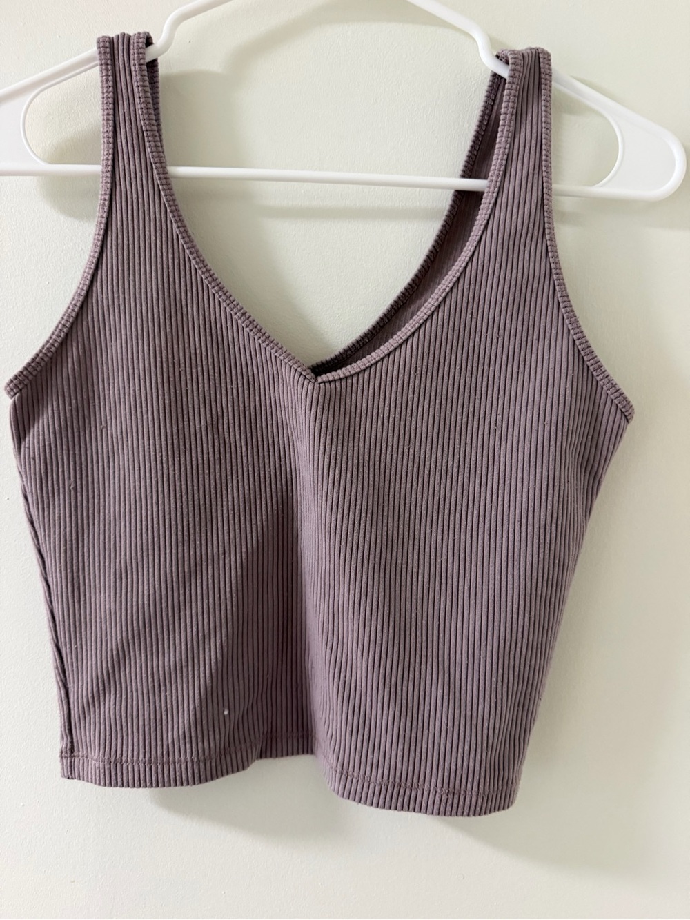Hollister Ribbed V‑Neck Tank Top in Mauve